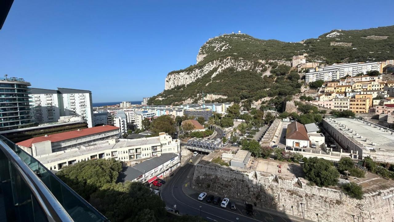 Ocean Village Luxury 2 Bed 2 Bath Apartment - Amazing Views - Pools And Jacuzzis Gibraltar Bagian luar foto