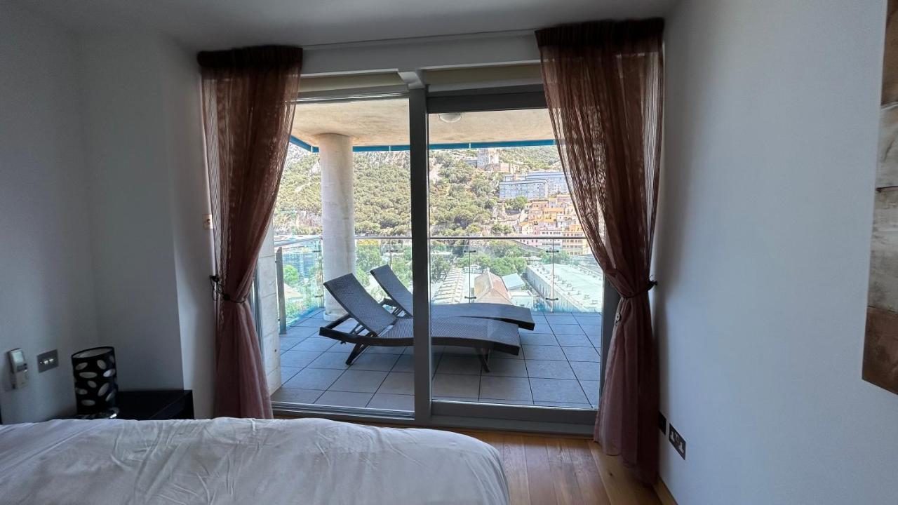 Ocean Village Luxury 2 Bed 2 Bath Apartment - Amazing Views - Pools And Jacuzzis Gibraltar Bagian luar foto