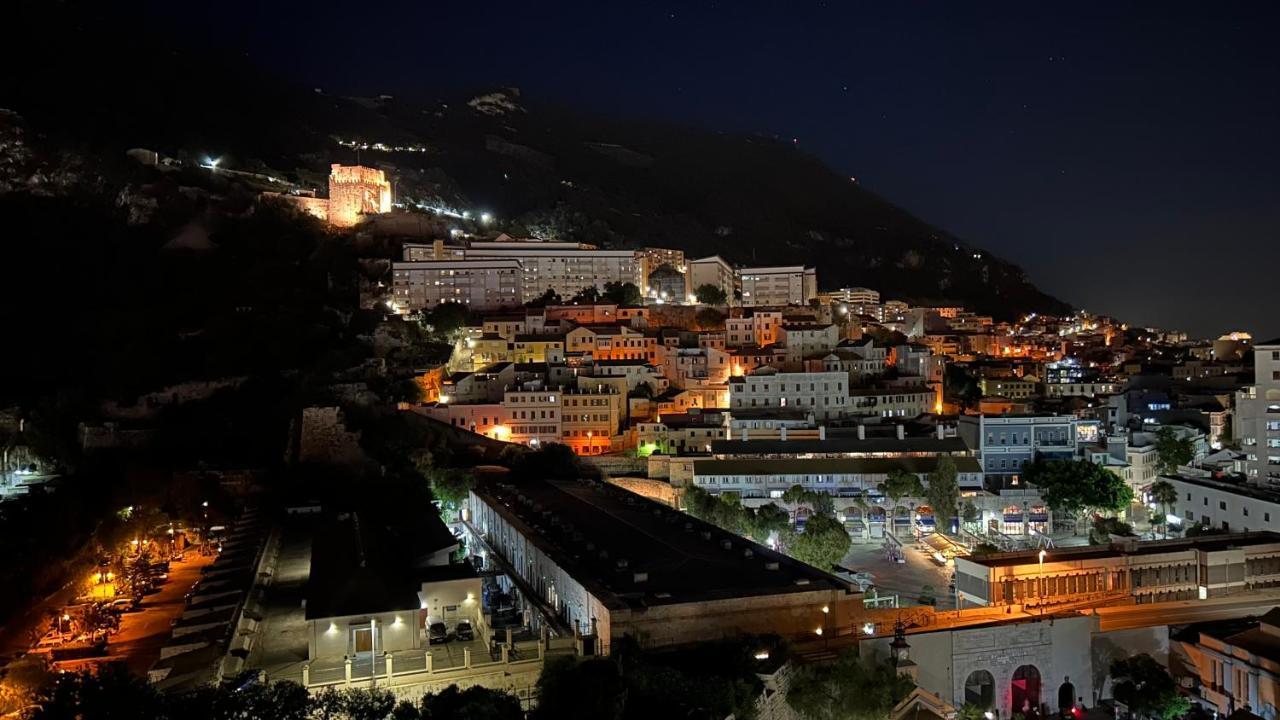 Ocean Village Luxury 2 Bed 2 Bath Apartment - Amazing Views - Pools And Jacuzzis Gibraltar Bagian luar foto