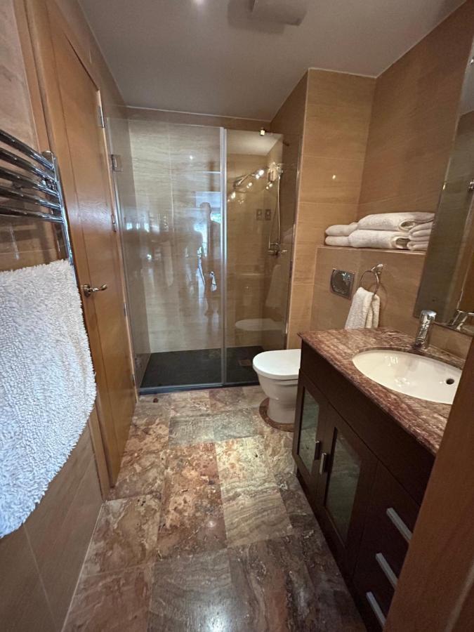 Ocean Village Luxury 2 Bed 2 Bath Apartment - Amazing Views - Pools And Jacuzzis Gibraltar Bagian luar foto