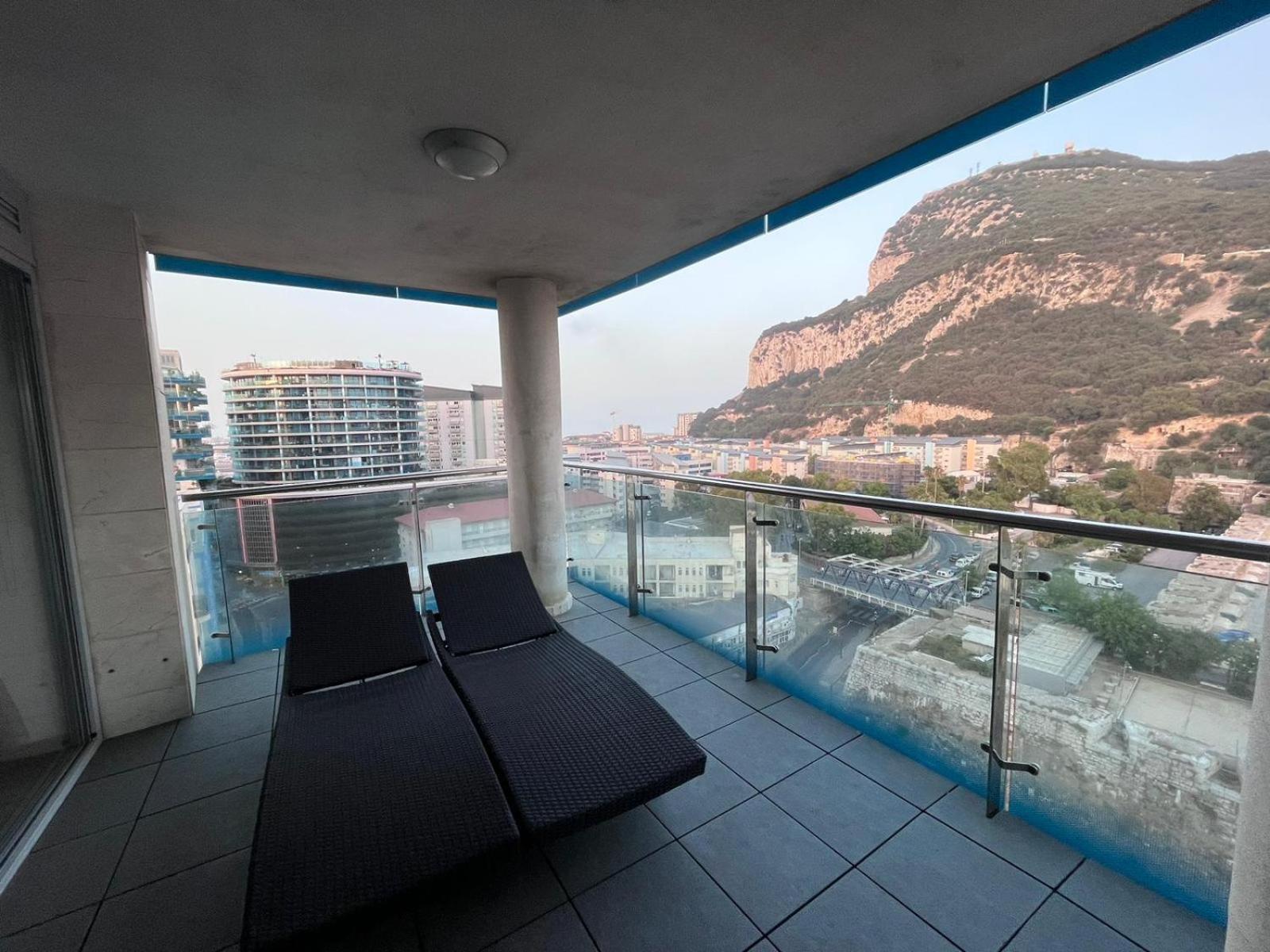 Ocean Village Luxury 2 Bed 2 Bath Apartment - Amazing Views - Pools And Jacuzzis Gibraltar Bagian luar foto