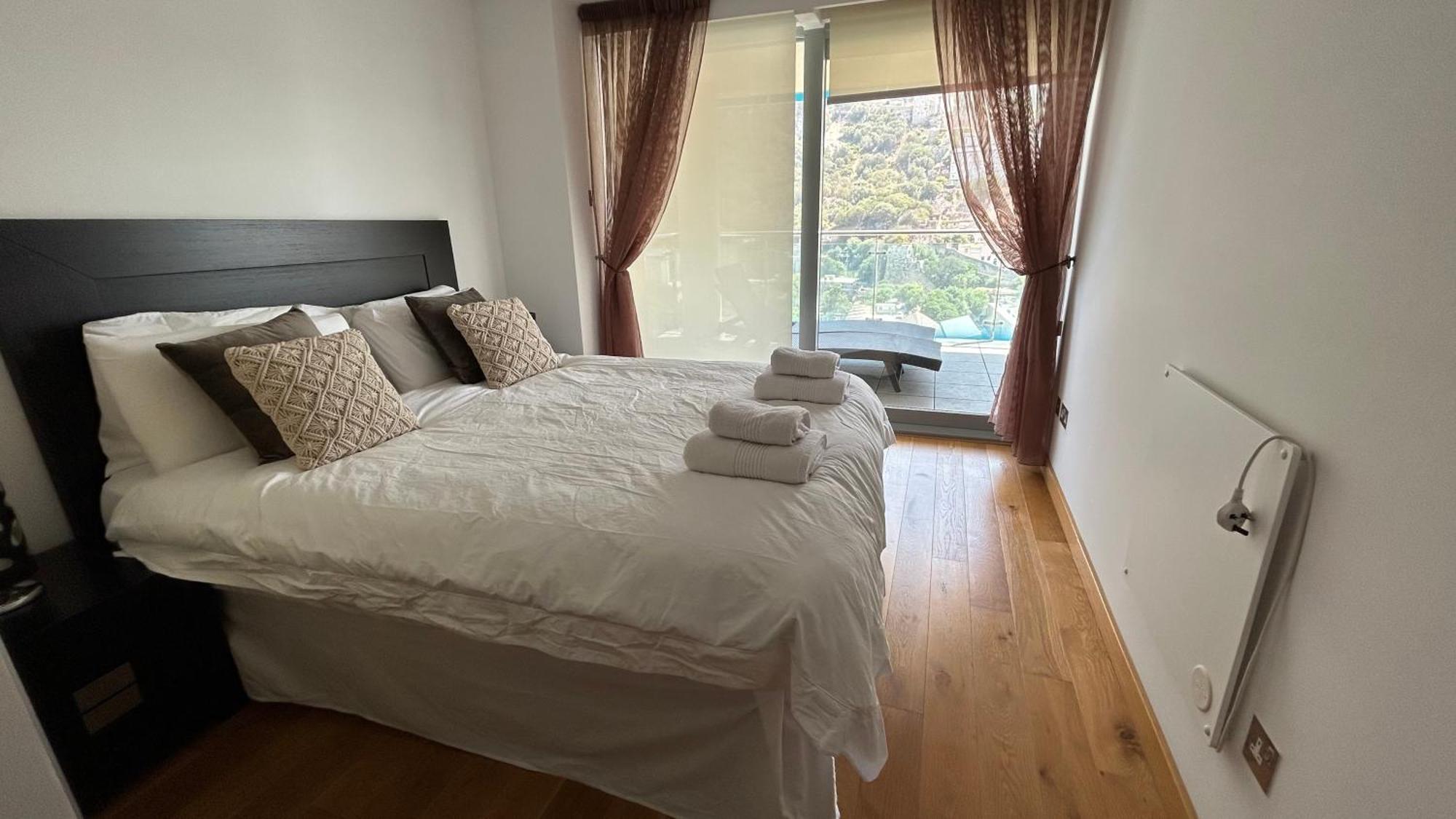 Ocean Village Luxury 2 Bed 2 Bath Apartment - Amazing Views - Pools And Jacuzzis Gibraltar Bagian luar foto